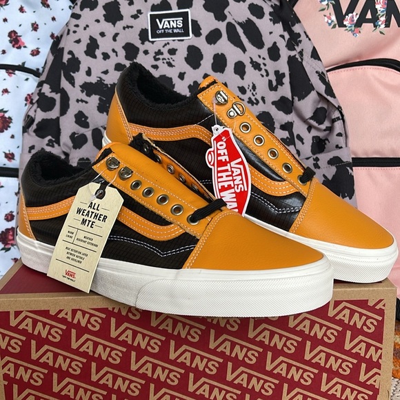 Vans Men’s Old Skool Mte (Mte) Apricot/Black
VN0A348F2NF
Sneakers - Picture 4 of 16